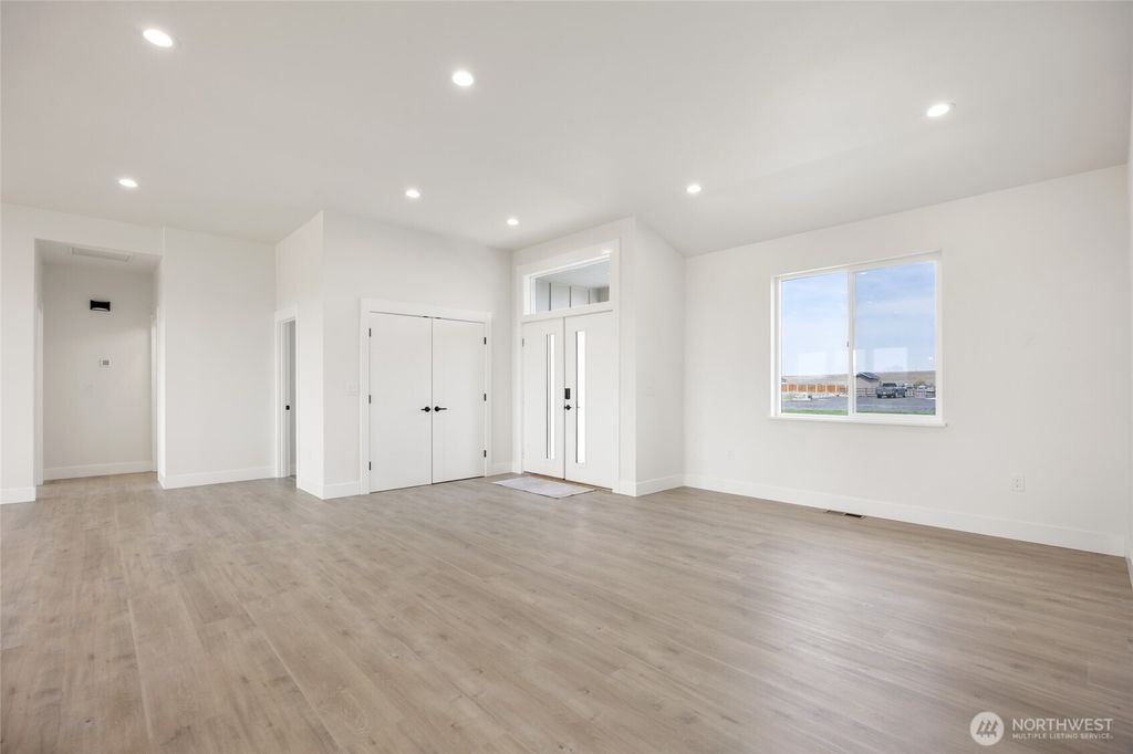 Photo of 5093 Road 7.3 NE, Moses Lake, WA 98837 (MLS # 2511565)