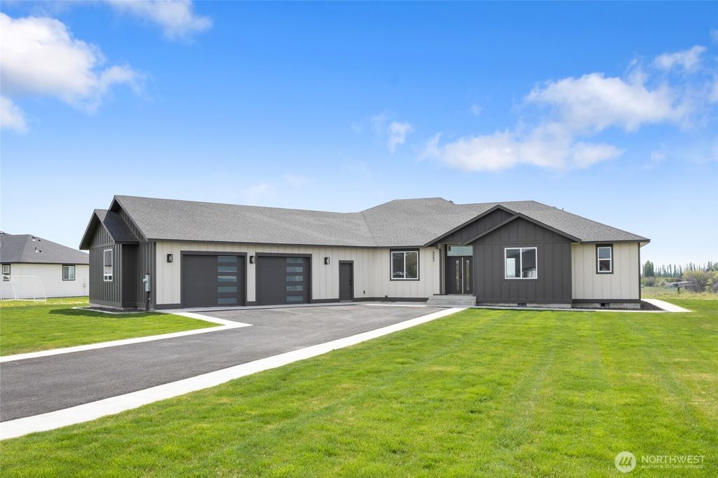 Photo of 5093 Road 7.3 NE, Moses Lake, WA 98837 (MLS # 2511565)