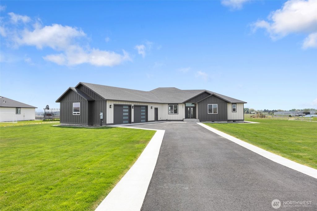 Photo of 5093 Road 7.3 NE, Moses Lake, WA 98837 (MLS # 2511565)