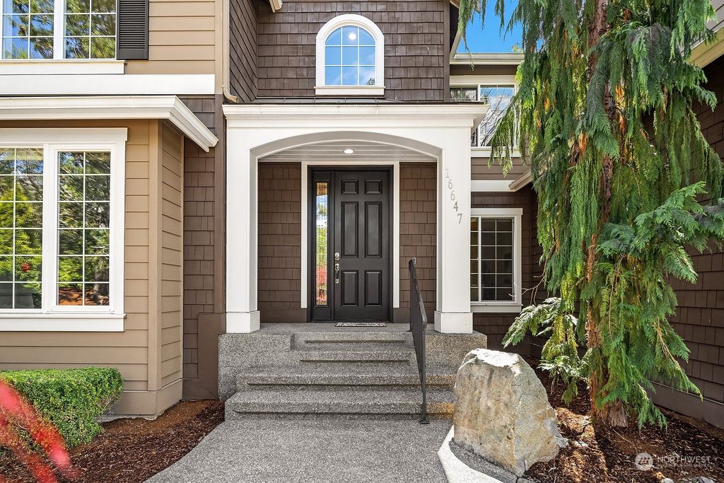 Photo of 16647 SE 70th Street, Bellevue, WA 98006 (MLS # 2235045)