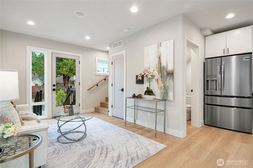 Photo of 3054 Fairmount Ave Ave SW #B, Seattle, WA 98116 (MLS # 2484761)