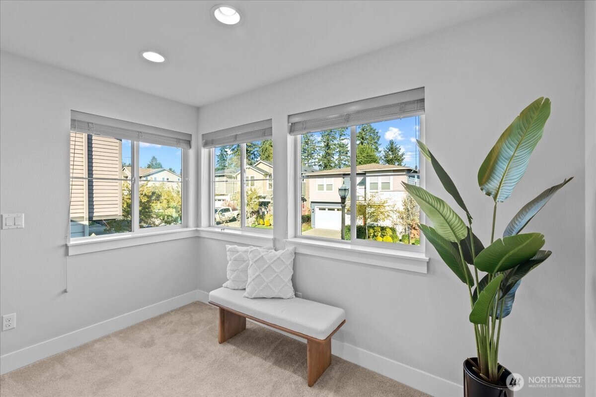 Kirkland, Washington, 98034, United States, 3 Bedrooms Bedrooms, ,3 BathroomsBathrooms,Residential,Active,2032907