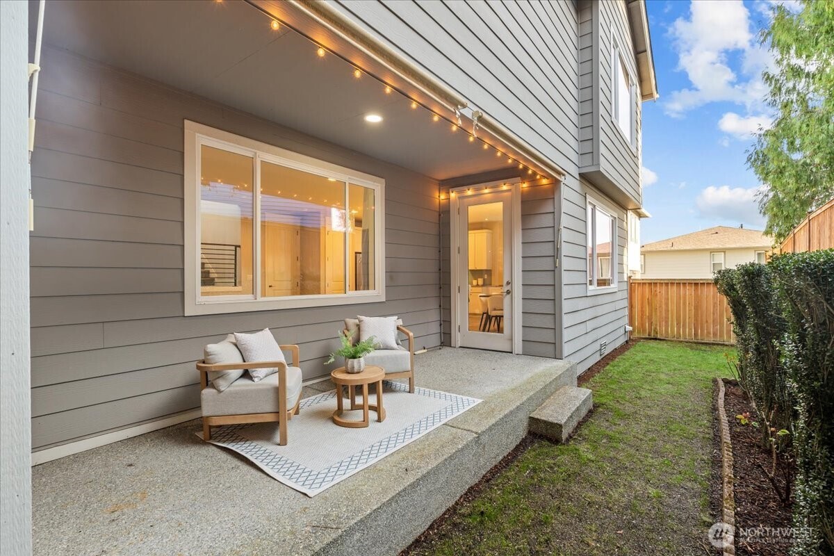 Kirkland, Washington, 98034, United States, 3 Bedrooms Bedrooms, ,3 BathroomsBathrooms,Residential,Active,2032907