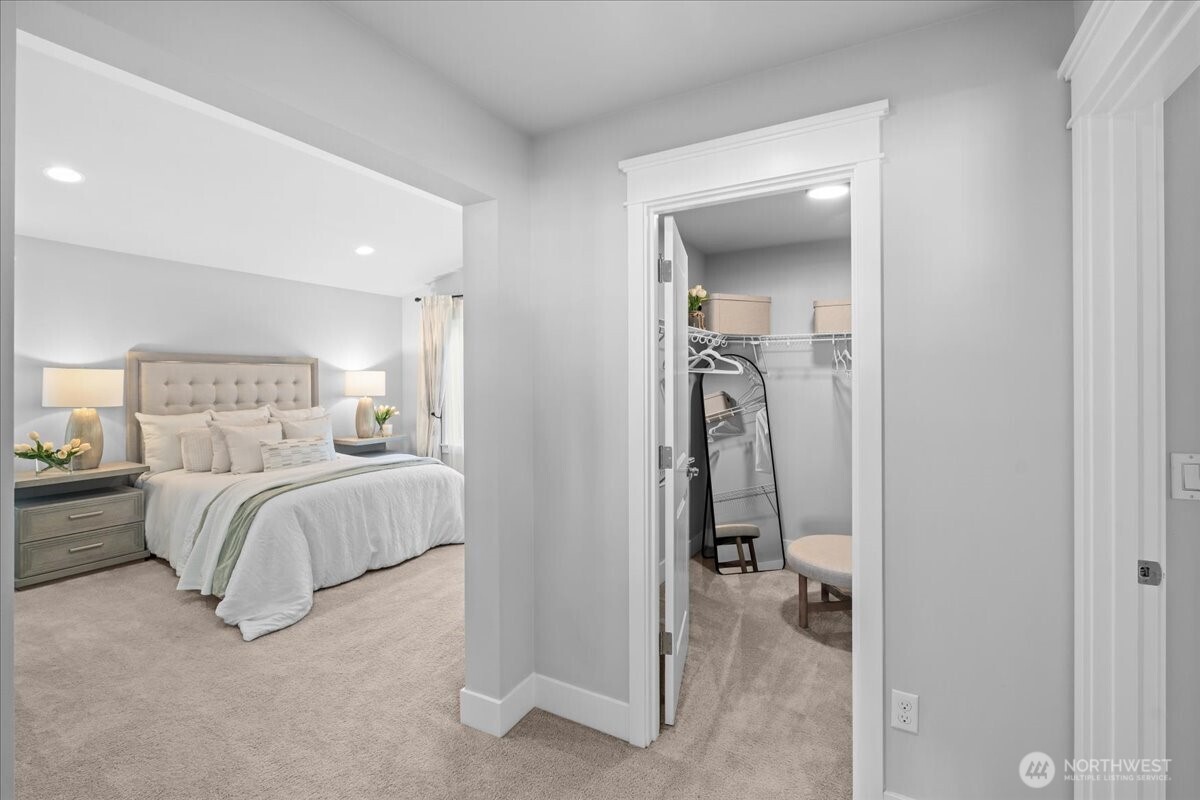 Kirkland, Washington, 98034, United States, 3 Bedrooms Bedrooms, ,3 BathroomsBathrooms,Residential,Active,2032907