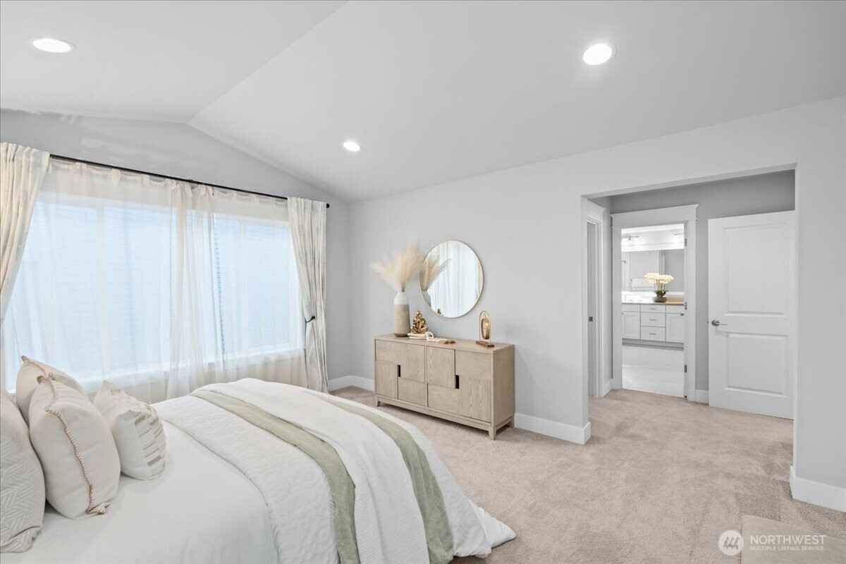 Kirkland, Washington, 98034, United States, 3 Bedrooms Bedrooms, ,3 BathroomsBathrooms,Residential,Active,2032907