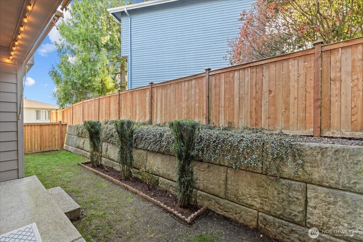 Kirkland, Washington, 98034, United States, 3 Bedrooms Bedrooms, ,3 BathroomsBathrooms,Residential,Active,2032907