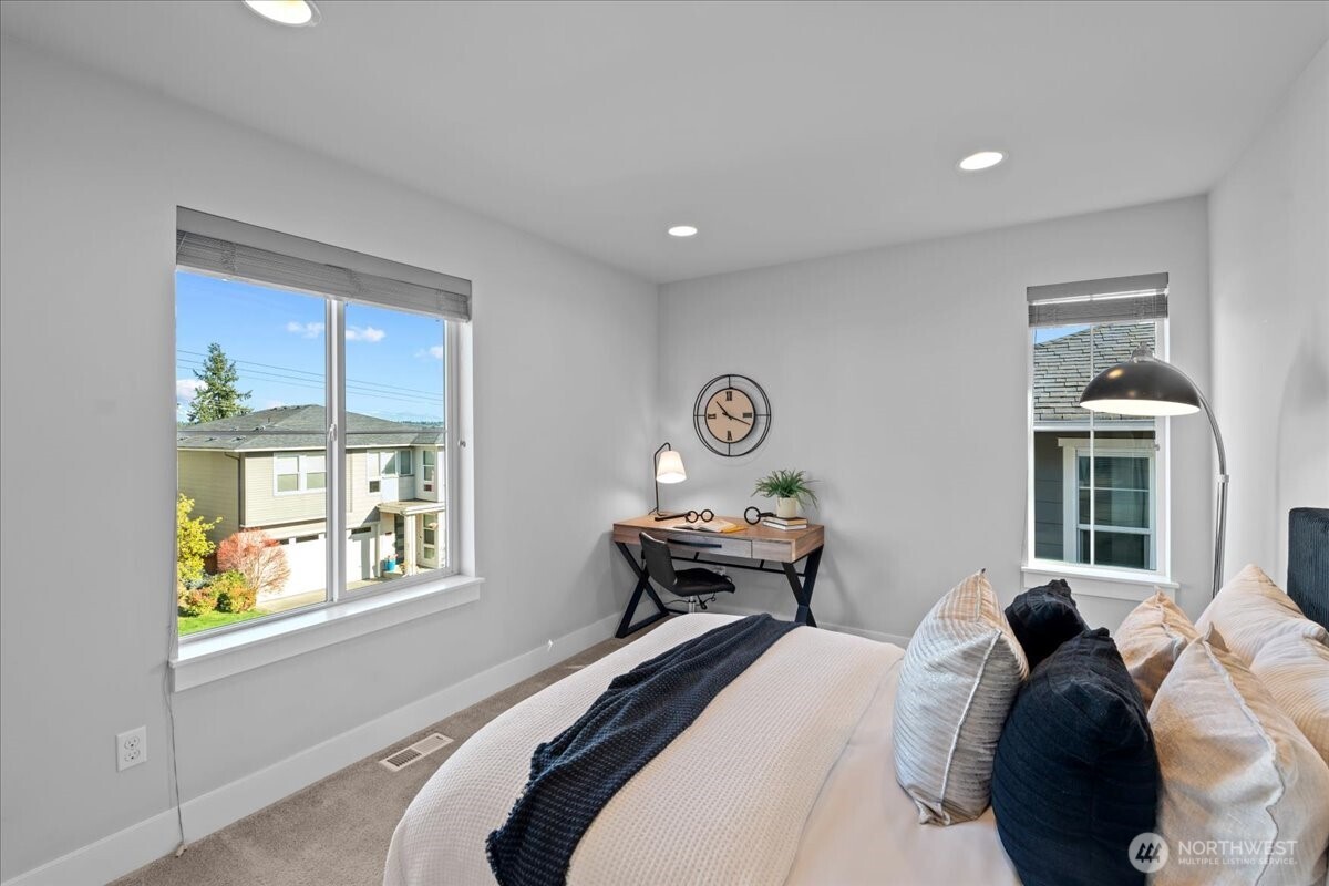 Kirkland, Washington, 98034, United States, 3 Bedrooms Bedrooms, ,3 BathroomsBathrooms,Residential,Active,2032907