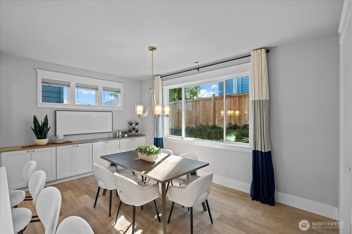 Kirkland, Washington, 98034, United States, 3 Bedrooms Bedrooms, ,3 BathroomsBathrooms,Residential,Active,2032907