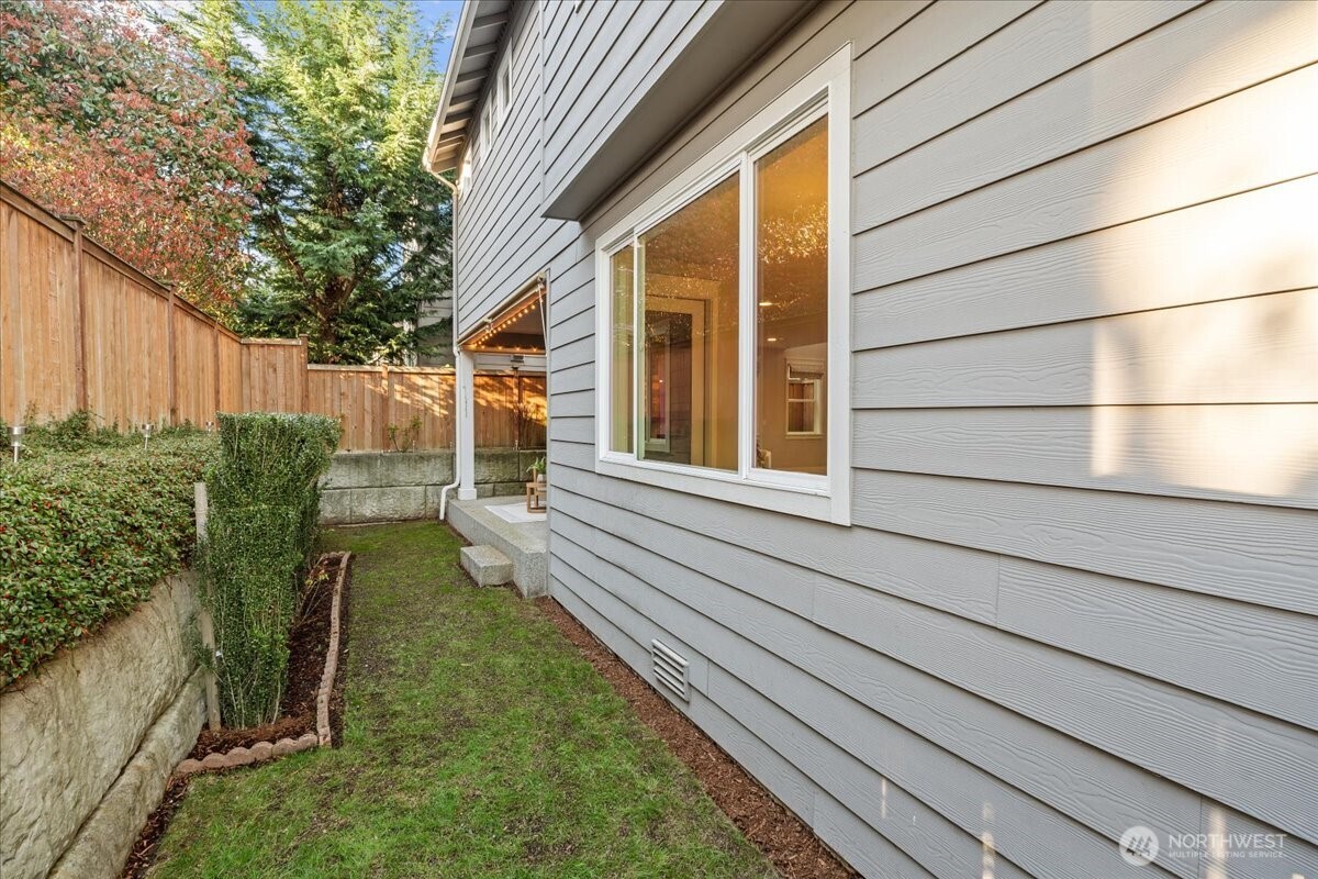 Kirkland, Washington, 98034, United States, 3 Bedrooms Bedrooms, ,3 BathroomsBathrooms,Residential,Active,2032907