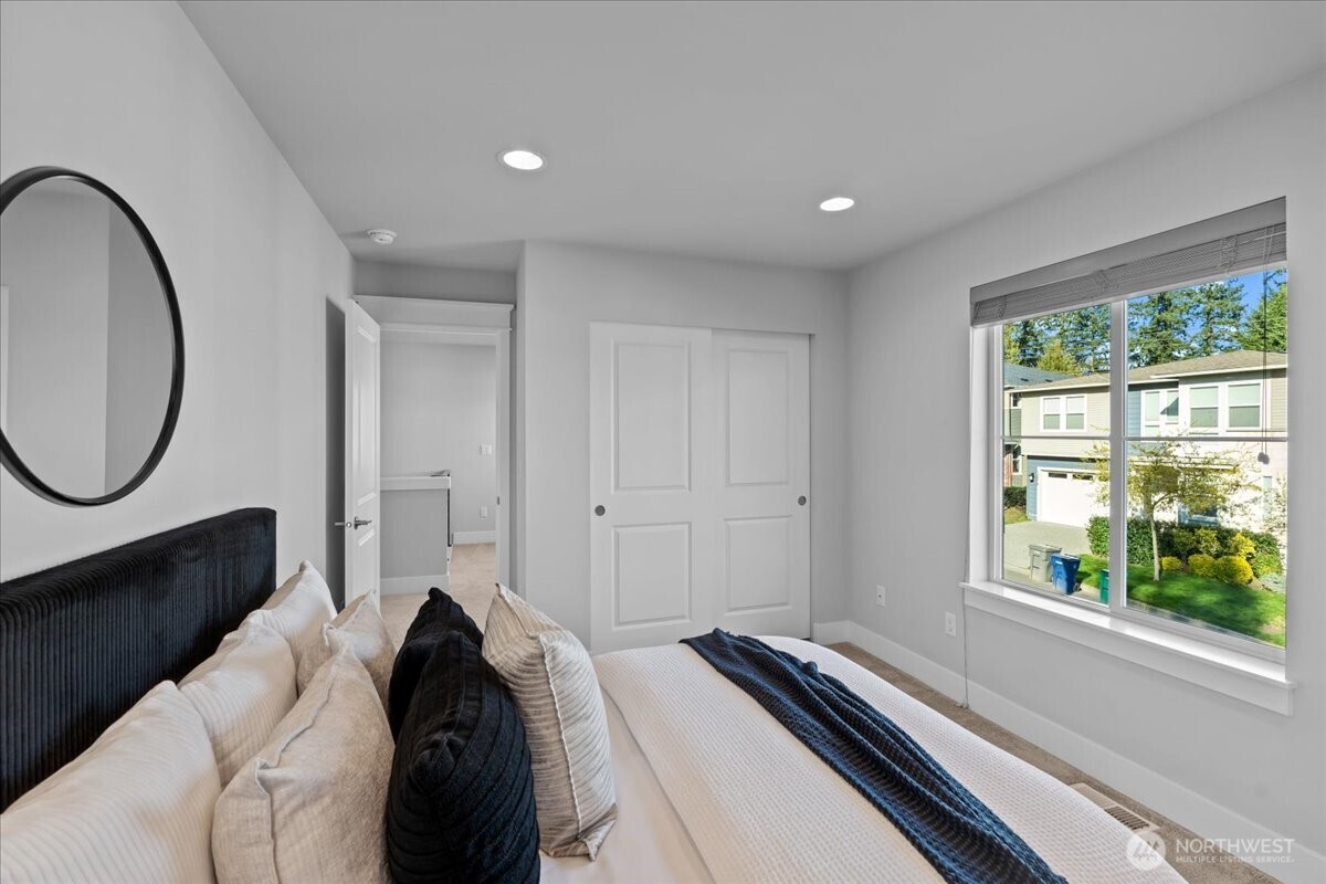 Kirkland, Washington, 98034, United States, 3 Bedrooms Bedrooms, ,3 BathroomsBathrooms,Residential,Active,2032907