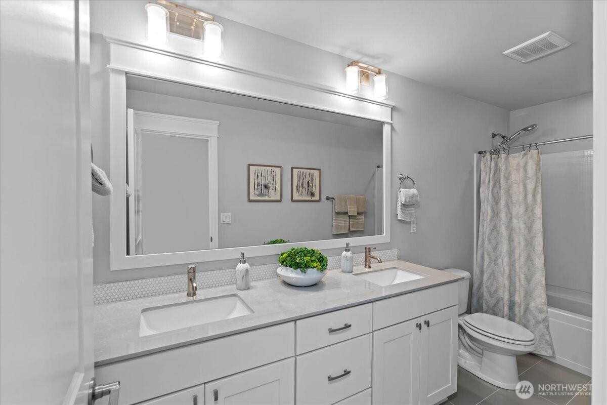 Kirkland, Washington, 98034, United States, 3 Bedrooms Bedrooms, ,3 BathroomsBathrooms,Residential,Active,2032907