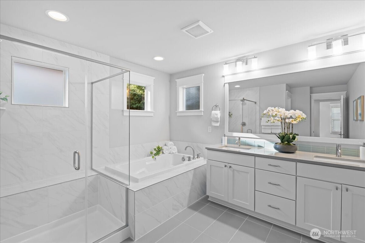 Kirkland, Washington, 98034, United States, 3 Bedrooms Bedrooms, ,3 BathroomsBathrooms,Residential,Active,2032907