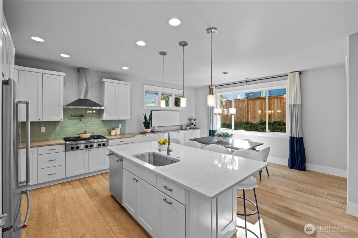 Kirkland, Washington, 98034, United States, 3 Bedrooms Bedrooms, ,3 BathroomsBathrooms,Residential,Active,2032907