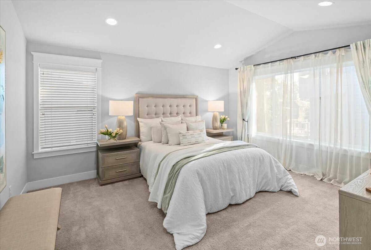 Kirkland, Washington, 98034, United States, 3 Bedrooms Bedrooms, ,3 BathroomsBathrooms,Residential,Active,2032907