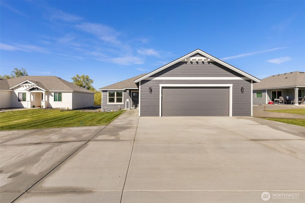 Photo of 4246 W Sandy Court, Moses Lake, WA 98837 (MLS # 2459838)