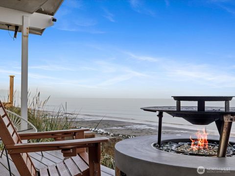 Photo of 2625 W Beach Road, Oak Harbor, WA 98277 (MLS # 2475545)