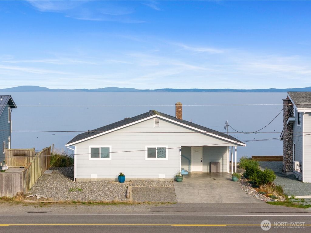 Photo of 2625 W Beach Road, Oak Harbor, WA 98277 (MLS # 2475545)