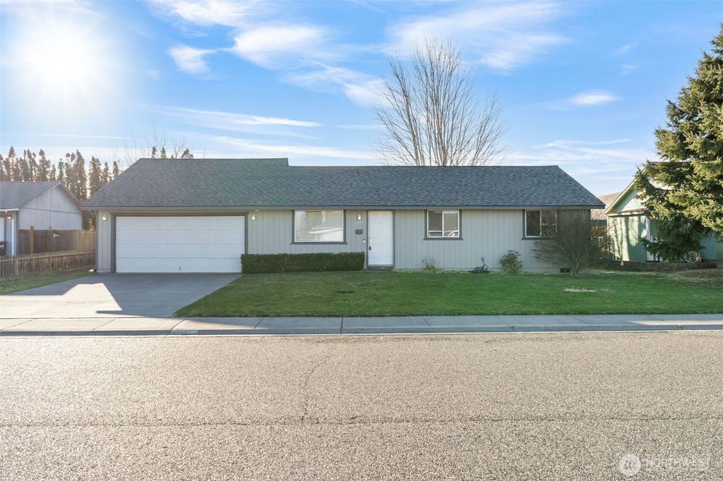 Photo of 4721 Forsythia Street, West Richland, WA 99353 (MLS # 2463463)