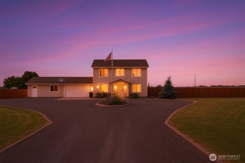 Photo of 2352 W Covey Drive, Othello, WA 99344 (MLS # 2389924)