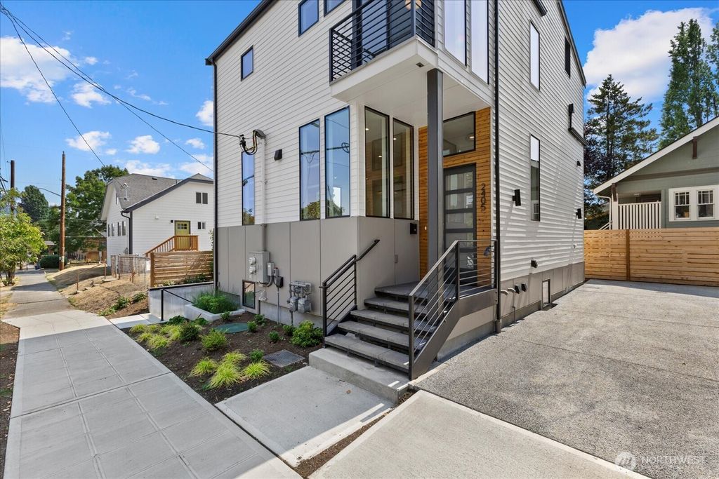 Photo of 2405 E Fir Street, Seattle, WA 98122 (MLS # 2331690)