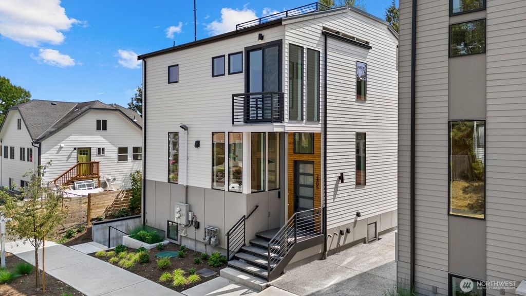 Photo of 2405 E Fir Street, Seattle, WA 98122 (MLS # 2331690)