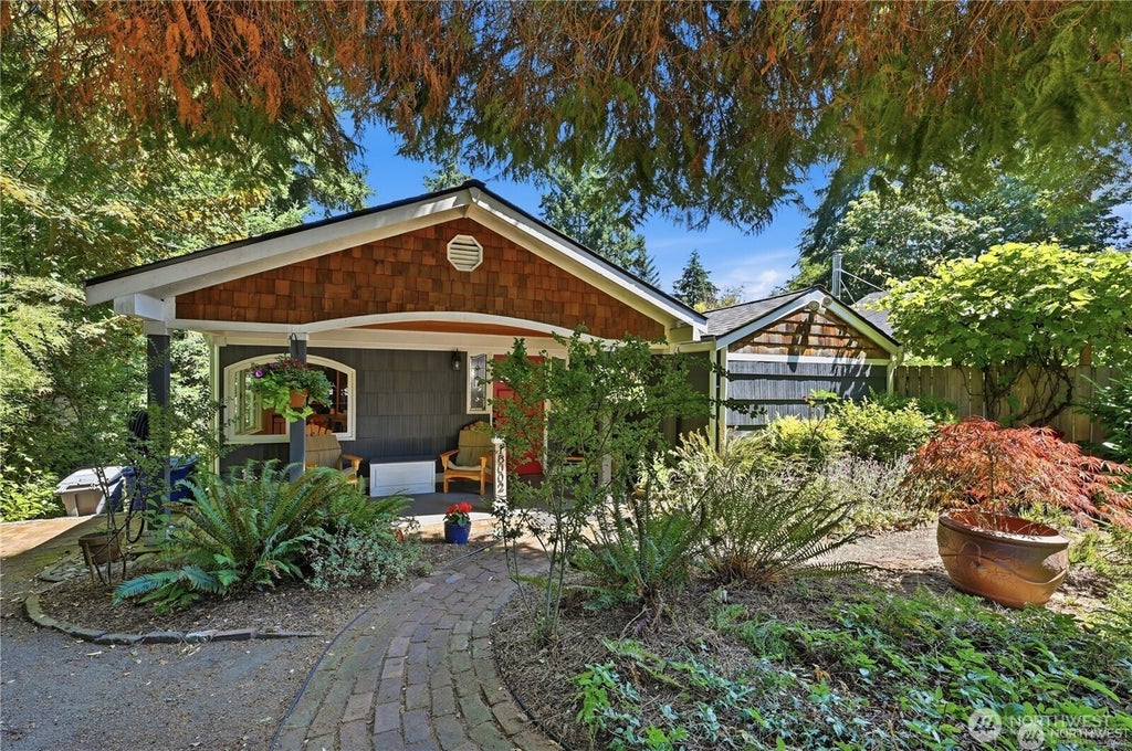 Photo of 18002 25th Avenue NE, Lake Forest Park, WA 98155 (MLS # 2576668)