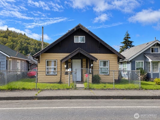 1311 LINCOLN ST, HOQUIAM, WA 98550 - Image b92d0c9a4deafdc924a9c4822ee07d7e/3852681498