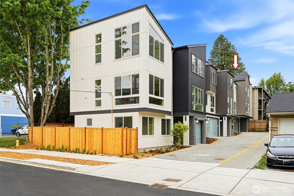Photo of 1512 NE 147th Street ST, Shoreline, WA 98155 (MLS # 2568828)