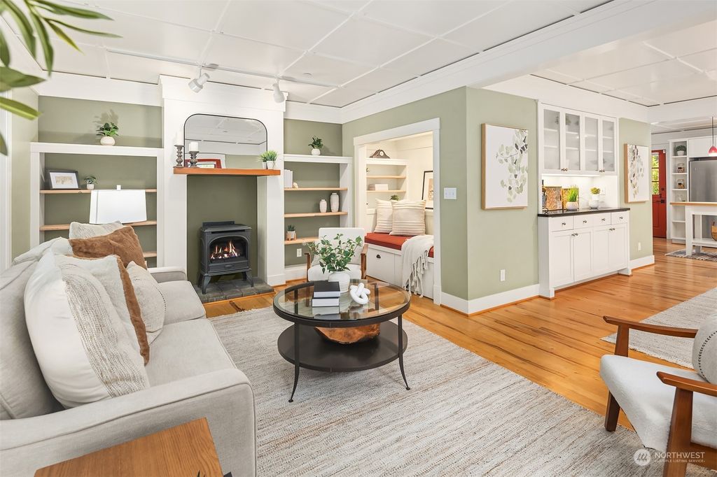 Photo of 13428 NE 111th Court, Redmond, WA 98052 (MLS # 2286703)