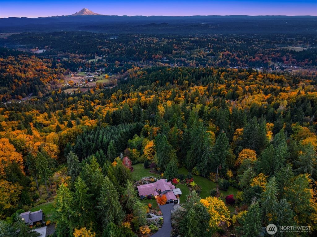 Photo of 10101 181st Avenue SE, Issaquah, WA 98027 (MLS # 2469866)