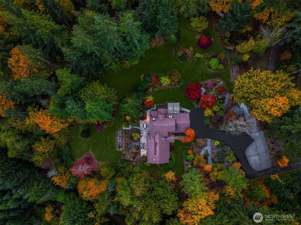 Photo of 10101 181st Avenue SE, Issaquah, WA 98027 (MLS # 2469866)