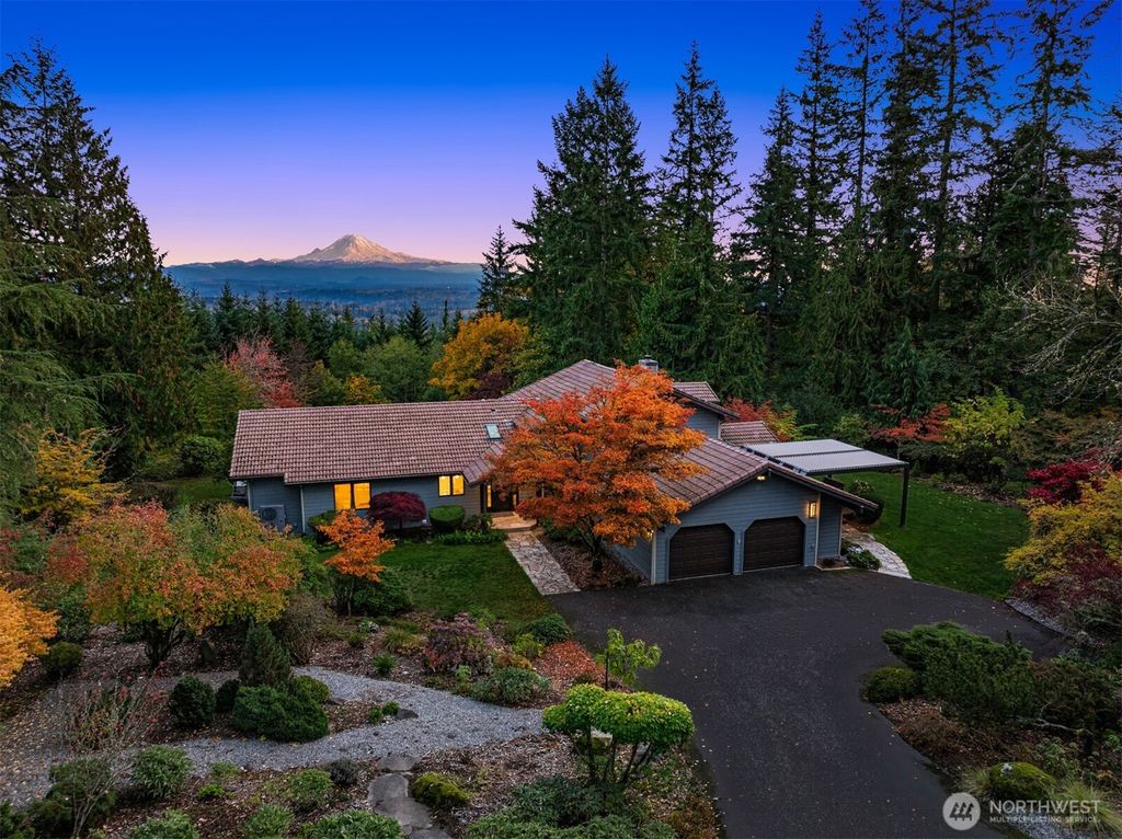 Photo of 10101 181st Avenue SE, Issaquah, WA 98027 (MLS # 2469866)