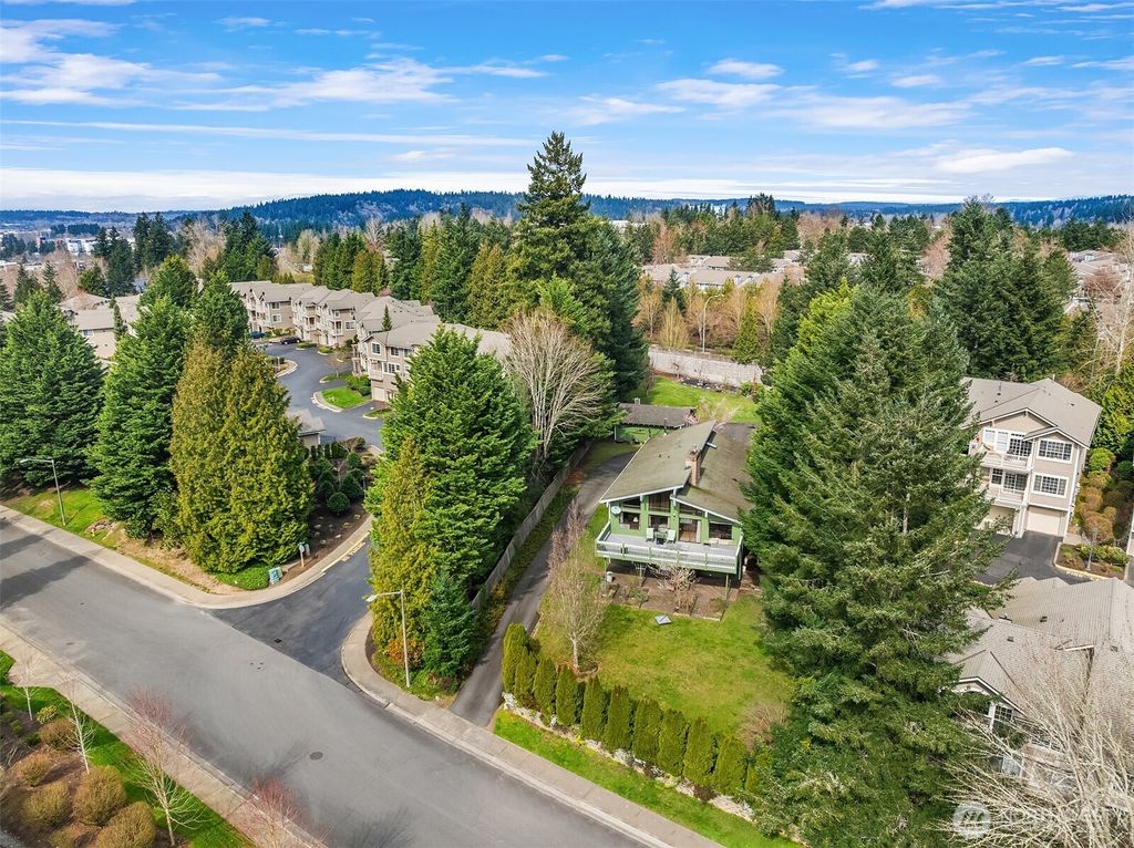Photo of 18654 NE 55th Street, Redmond, WA 98052 (MLS # 2488754)