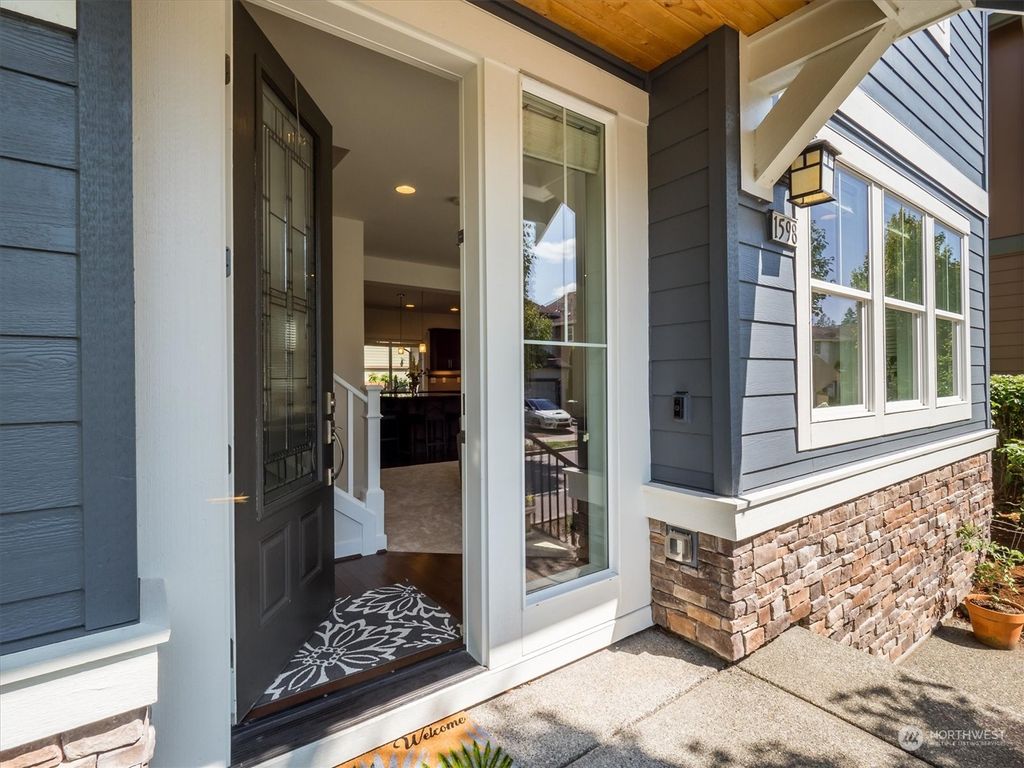 Photo of 1598 14th Place NE, Issaquah, WA 98029 (MLS # 2137024)