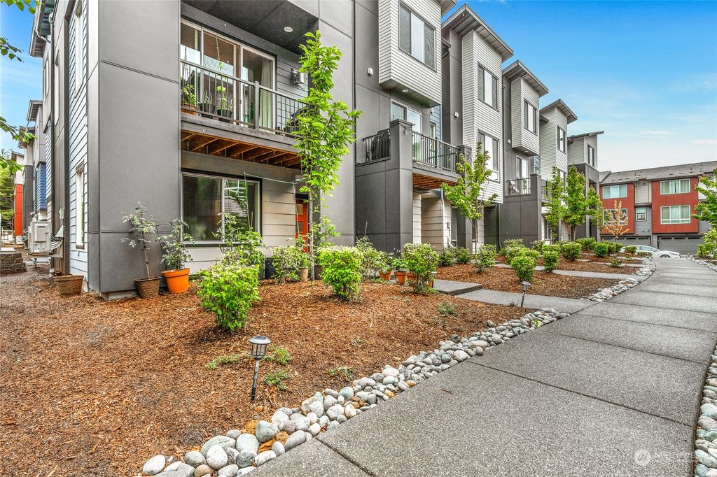 Photo of 616 237th Place SE #F, Bothell, WA 98021 (MLS # 2128404)