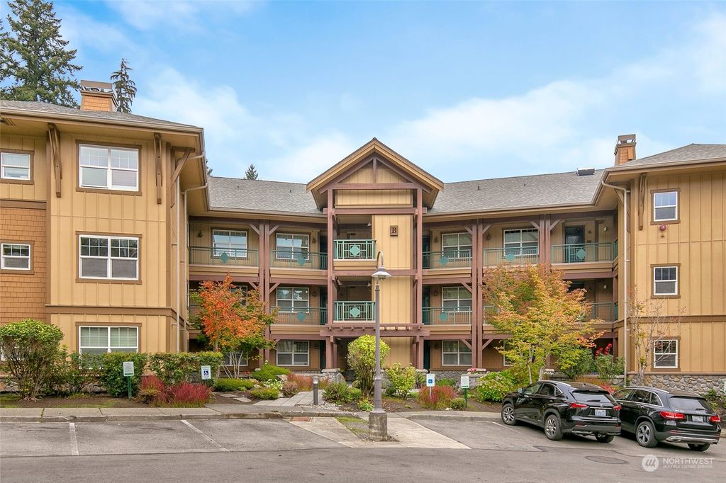 Photo of 1000 Cabin Creek Lane SW #B201, Issaquah, WA 98027 (MLS # 2003839)