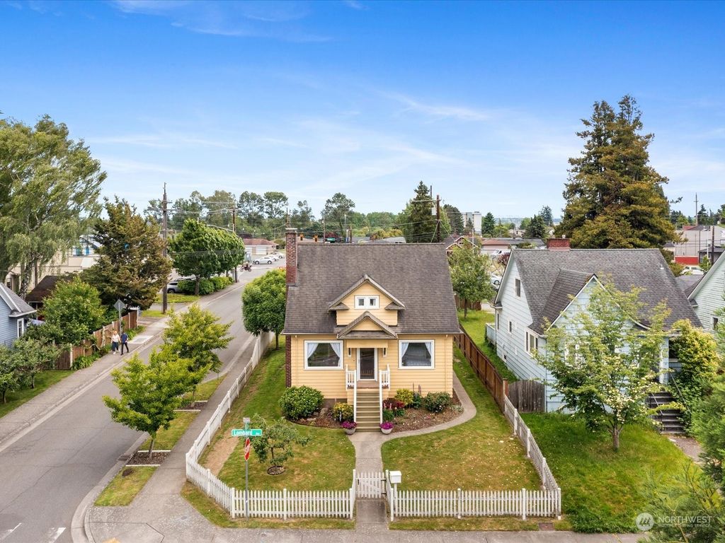Photo of 1401 Lombard Avenue, Everett, WA 98201 (MLS # 2250947)