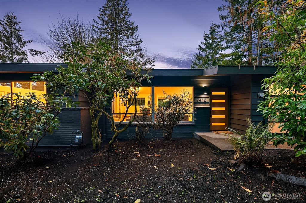 Photo of 7410 NE 169th Street, Kenmore, WA 98028 (MLS # 2351982)