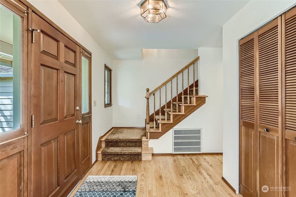 Photo of 16306 NE 46th Street, Redmond, WA 98052 (MLS # 2055597)