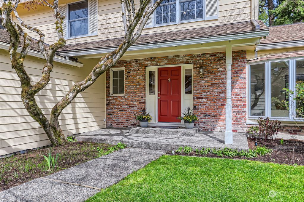 Photo of 16306 NE 46th Street, Redmond, WA 98052 (MLS # 2055597)