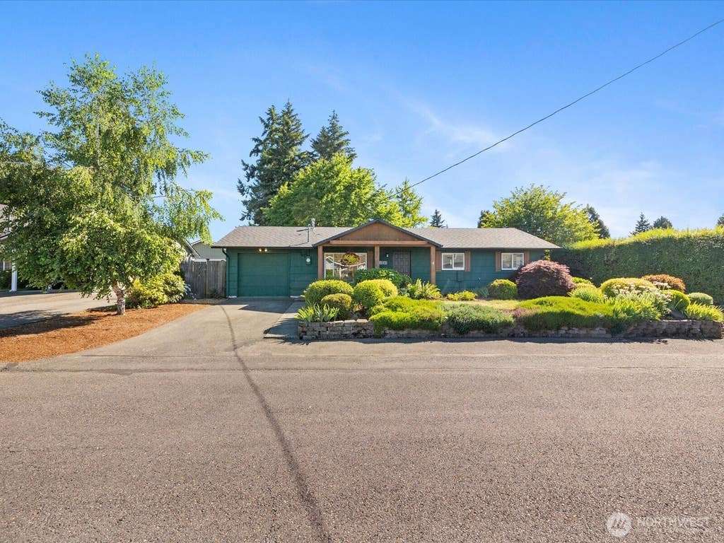 Photo of 11924 SE 169th Place, Renton, WA 98058 (MLS # 2542939)