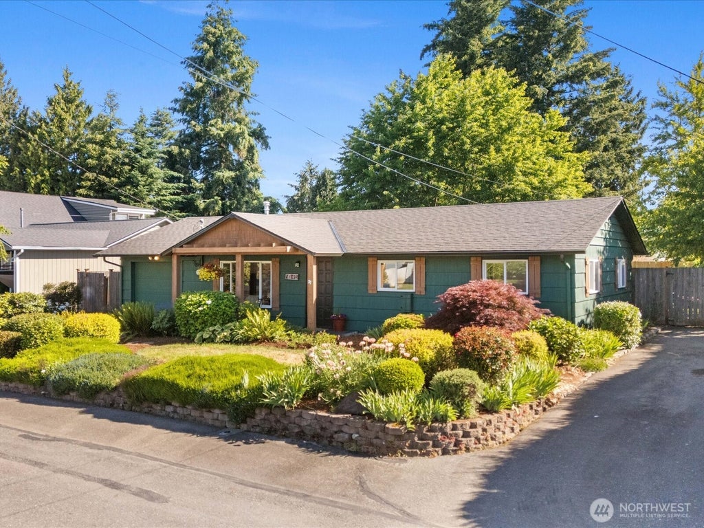 Photo of 11924 SE 169th Place, Renton, WA 98058 (MLS # 2542939)
