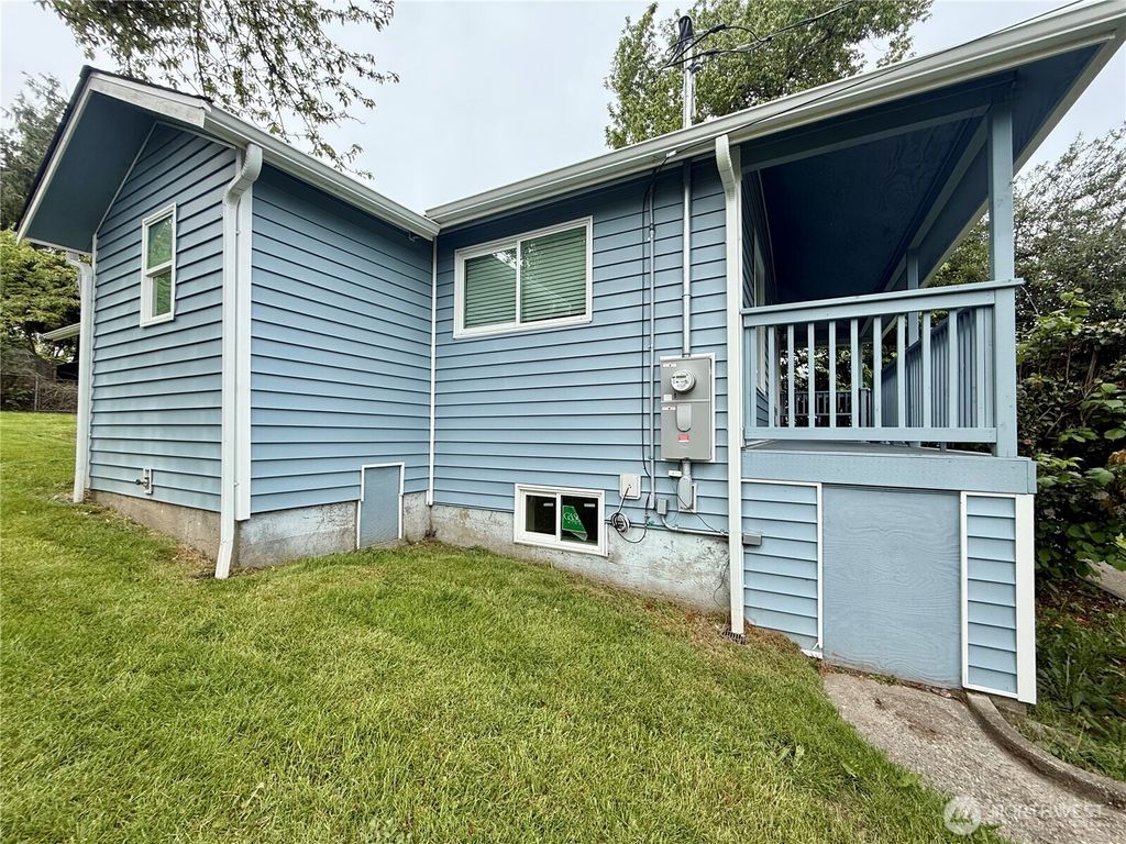 Photo of 11049 18th Avenue SW, Seattle, WA 98146 (MLS # 2526030)