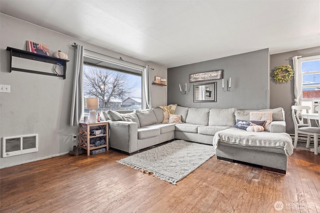 Photo of 71 Ivy Street NE, Ephrata, WA 98823 (MLS # 2457889)