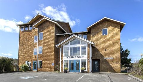 Photo of 205 Bolstad Avenue W #304, Long Beach, WA 98631 (MLS # 2055926)