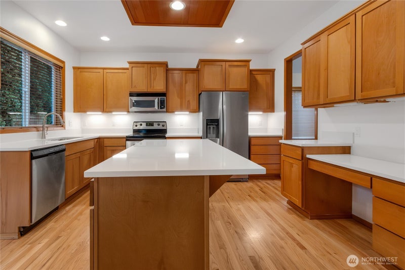854 Center Street W