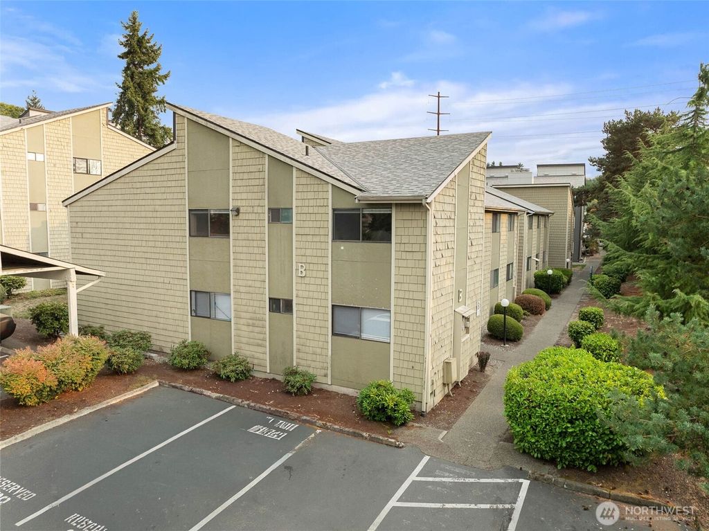 Photo of 2020 Grant Ave Ave S #B106, Renton, WA 98055 (MLS # 2432097)
