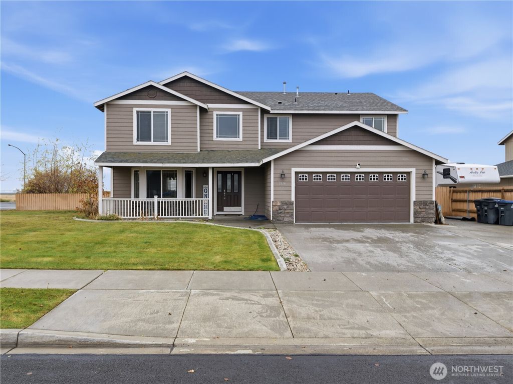Photo of 2124 Dilley Avenue, Moses Lake, WA 98837 (MLS # 2465876)