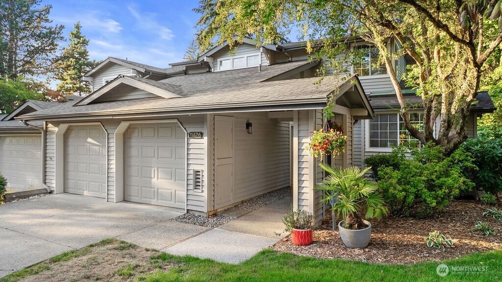 Photo of 11426 SE 67th Place, Bellevue, WA 98006 (MLS # 2586524)