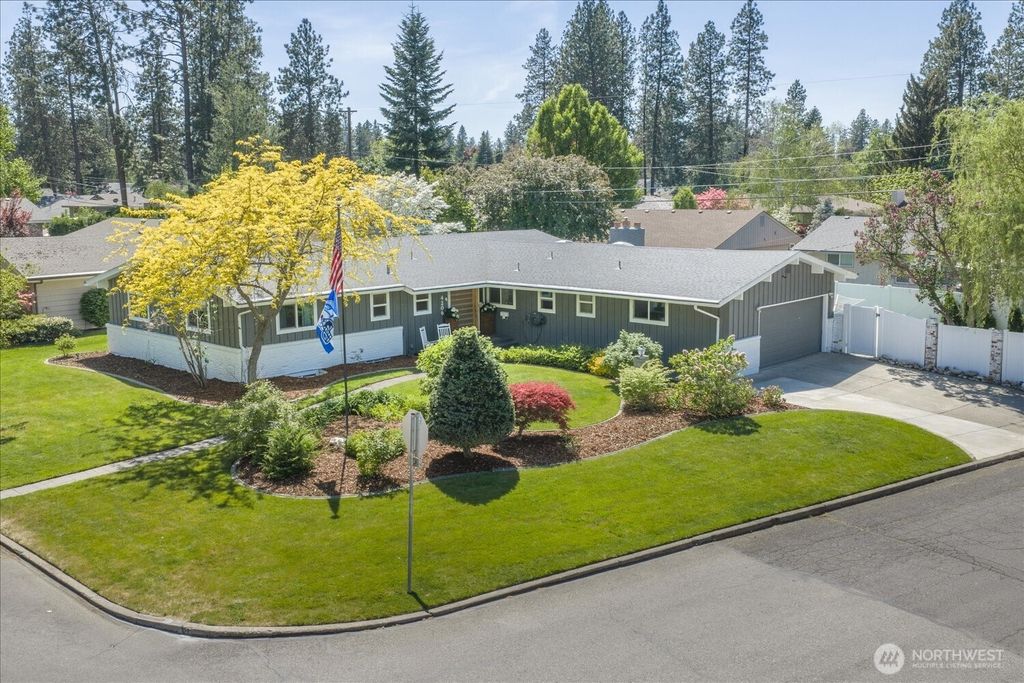 Photo of 4206 S Pittsburg St ST, Spokane, WA 99203 (MLS # 2523529)